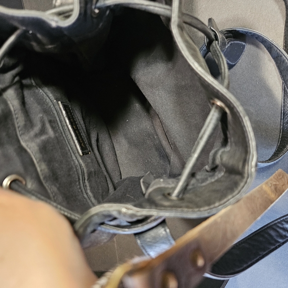 Anne Klein Black Leather Hobo Bucket Bag. - Picture 5 of 8